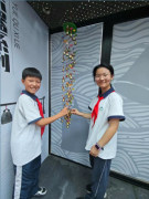 学校也将正在课程开辟取建
